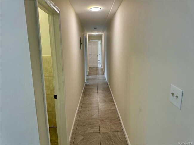 Foto del edificio - 1112 E 211th St