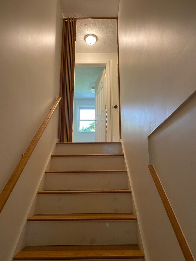 Stair way - 23 Maple Ridge Rd
