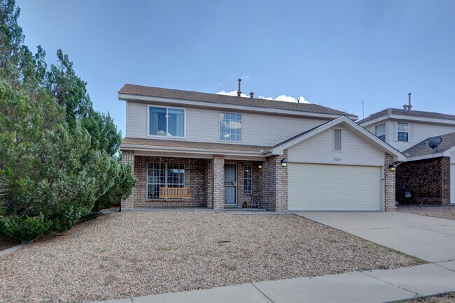 Foto del edificio - Fully Furnished 3-Bedroom Home Near Petroglyph Monument