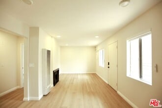 Building Photo - 833 Orange Grove Ave