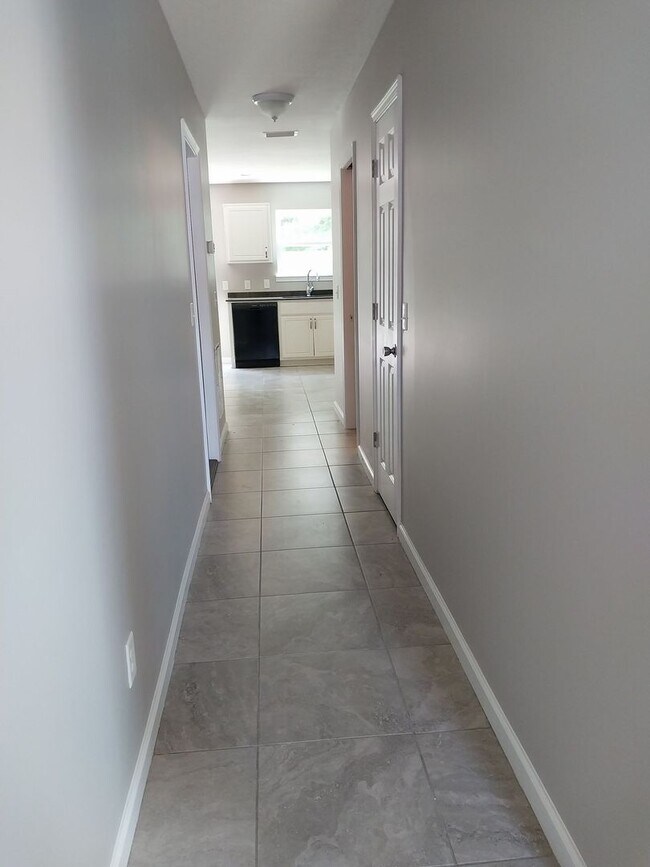 Foto del edificio - Gorgeous 3 Bedroom 2 Bath Townhome