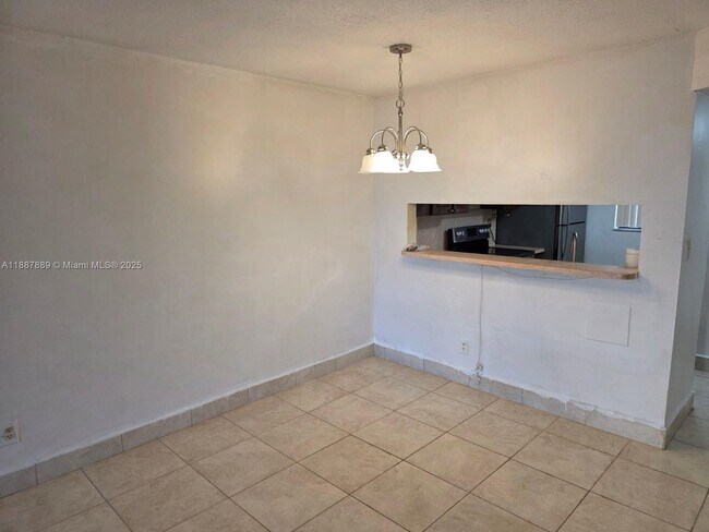 Foto del edificio - 3252 Foxcroft Rd