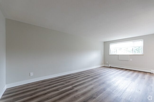 2BR, 1BA - Living Room - 36 Talbot Street