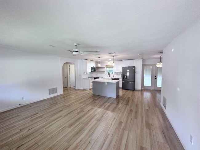 Building Photo - 1422 Byram Dr
