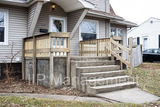 Building Photo - Beautiful 4BR 1BA Home in Akron with Park-...