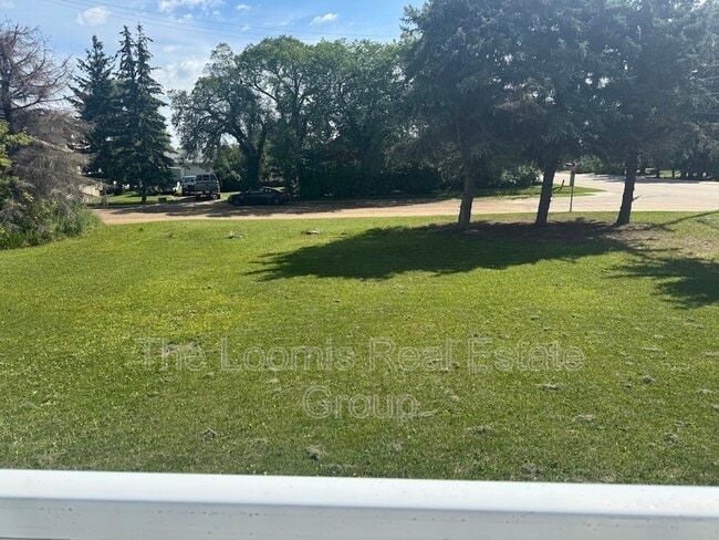 Building Photo - 5102-5148 48 Ave