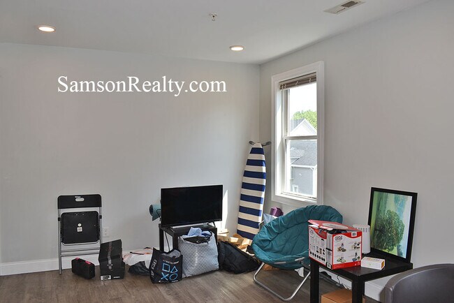 Building Photo - 16 Trenton St