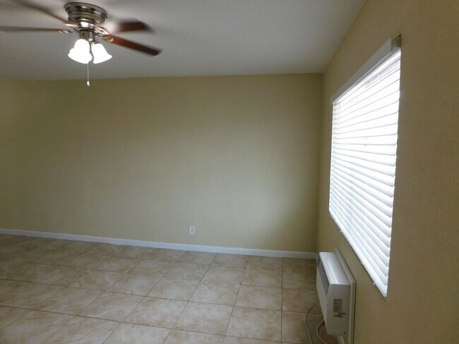 Foto del edificio - One-bedroom apartment -MOVE IN SPECIAL -  Downtown area -NO PETS - 620 N 16th St
