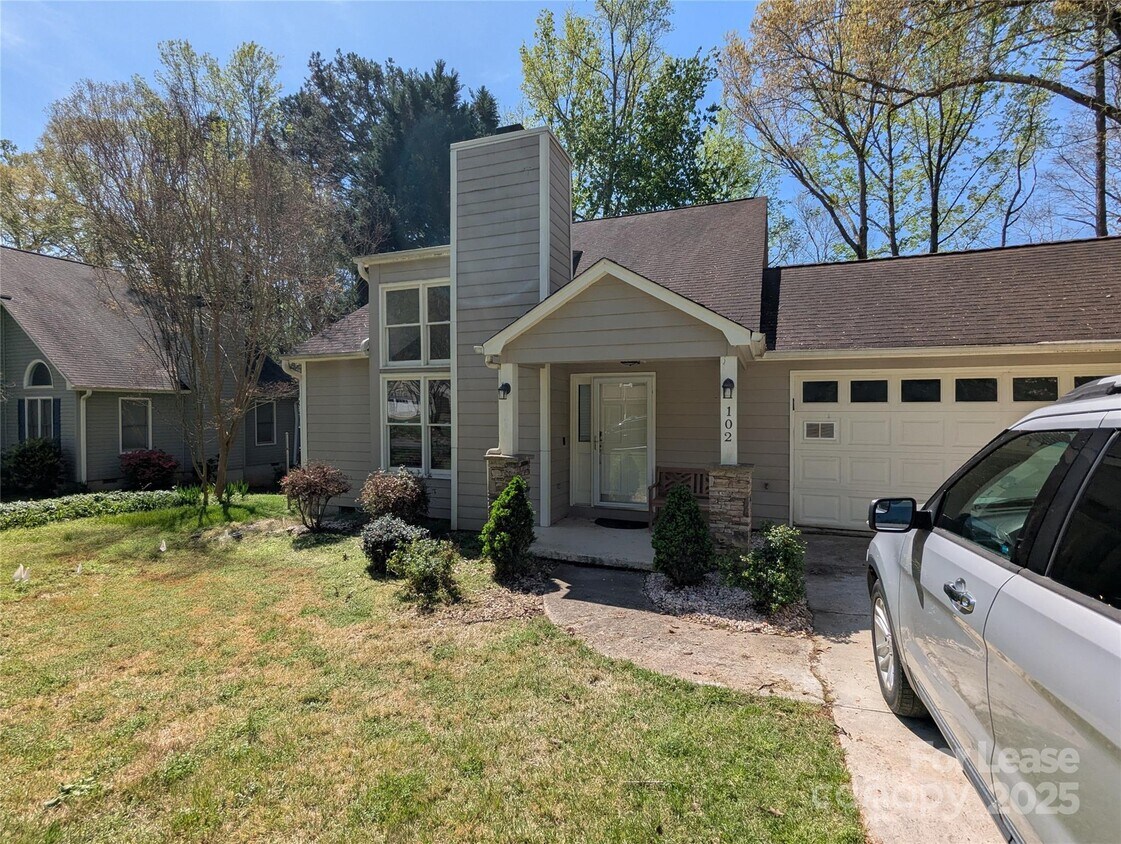 Primary Photo - 102 Banksridge Rd