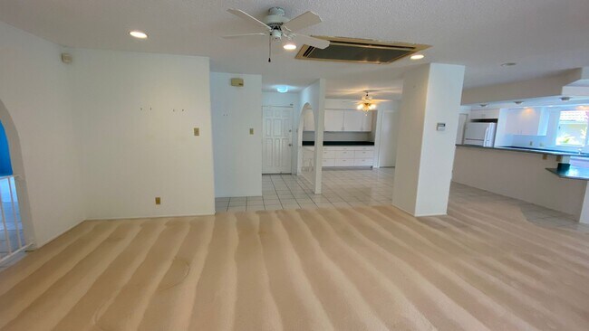 Building Photo - AVAILABLE NOW! 4 BED/2 BATH HOME IN KANEOHE w/ Garage, Yard & PV!!