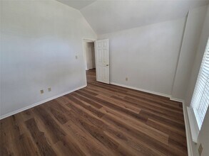 Building Photo - 17403 Canyon Knoll Dr