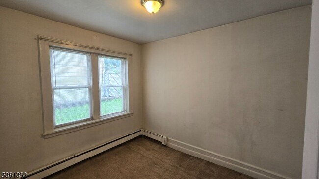Foto del edificio - 246 Lakeview Ave
