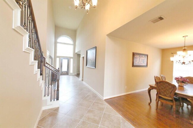 Foto del edificio - 6223 Falling Briar Lane