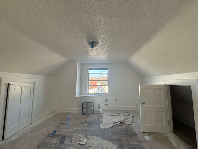 Building Photo - 24 Belmont St