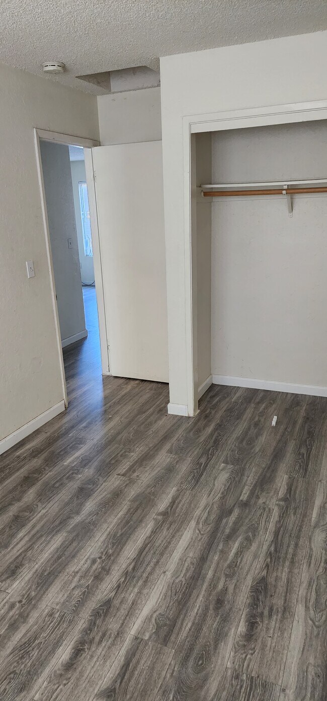 Foto del edificio - 515 S Santa Fe St