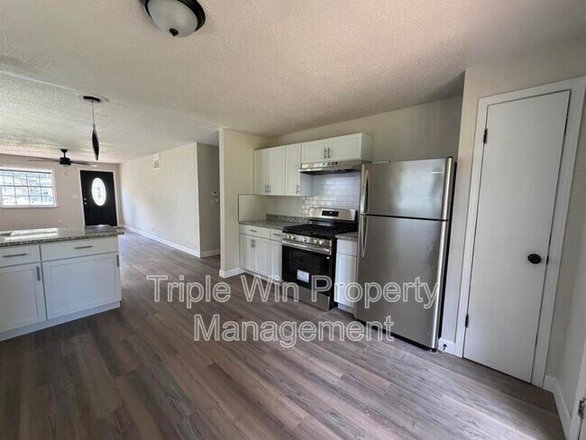 Foto del edificio - 9937 Carlyle Ave