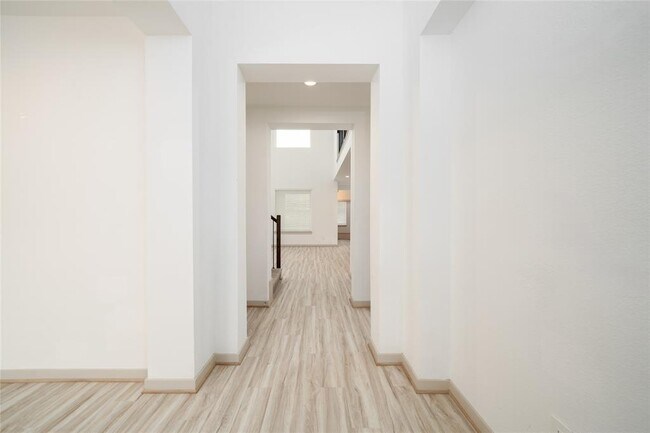 Building Photo - 29423 Red Rocks Pk Dr