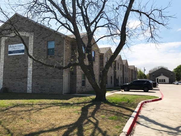 Foto del edificio - Graham Street Townhomes