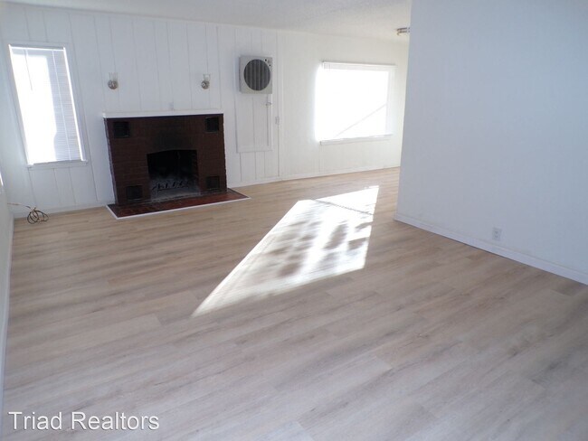 Foto del edificio - 2 br, 1 bath House - 6996 Elm Ave