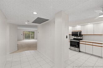 Building Photo - 1801 Eleuthera Point