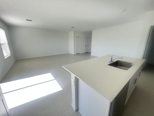 Foto del edificio - 19550 Fairhill Ct