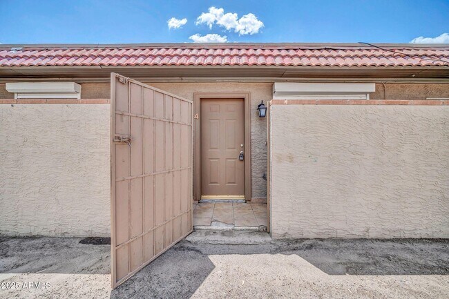 Foto del edificio - 2701 E Tierra Buena Ln