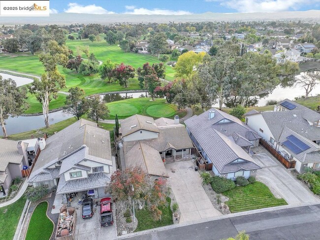 Building Photo - 5580 Edgeview Dr