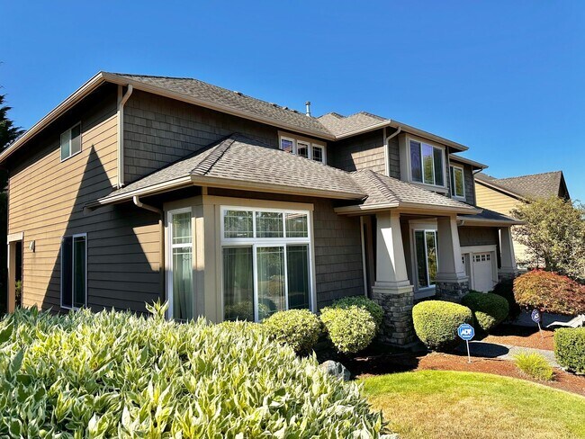 Foto del edificio - Modern 4BR Home in Redmond with Spacious L...