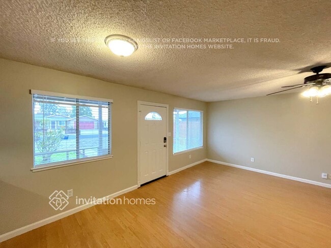 Foto del edificio - 4860 Teakwood Dr