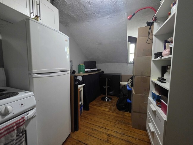 Building Photo - 134 Earl St