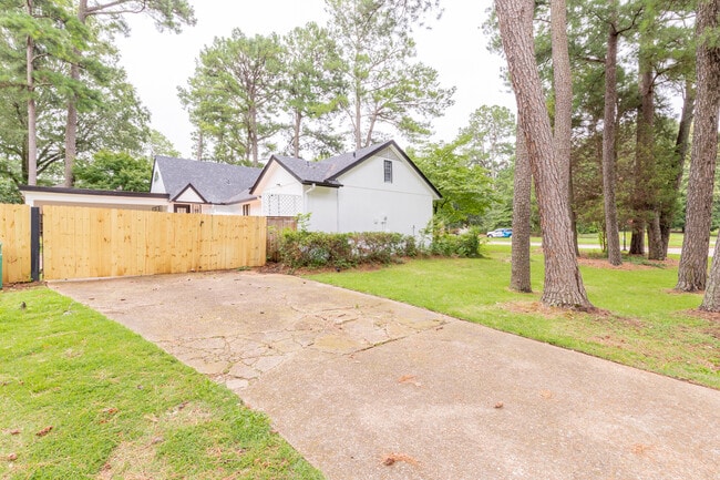 Foto del edificio - 8076 Farmington Blvd