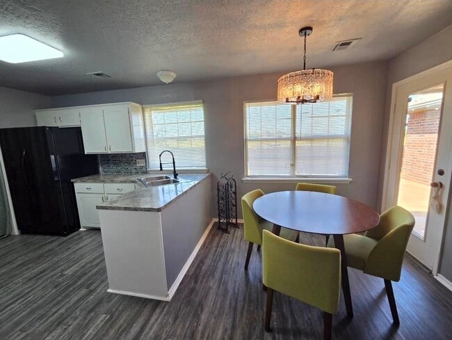 Foto del edificio - 4806 SE Redbud Pl