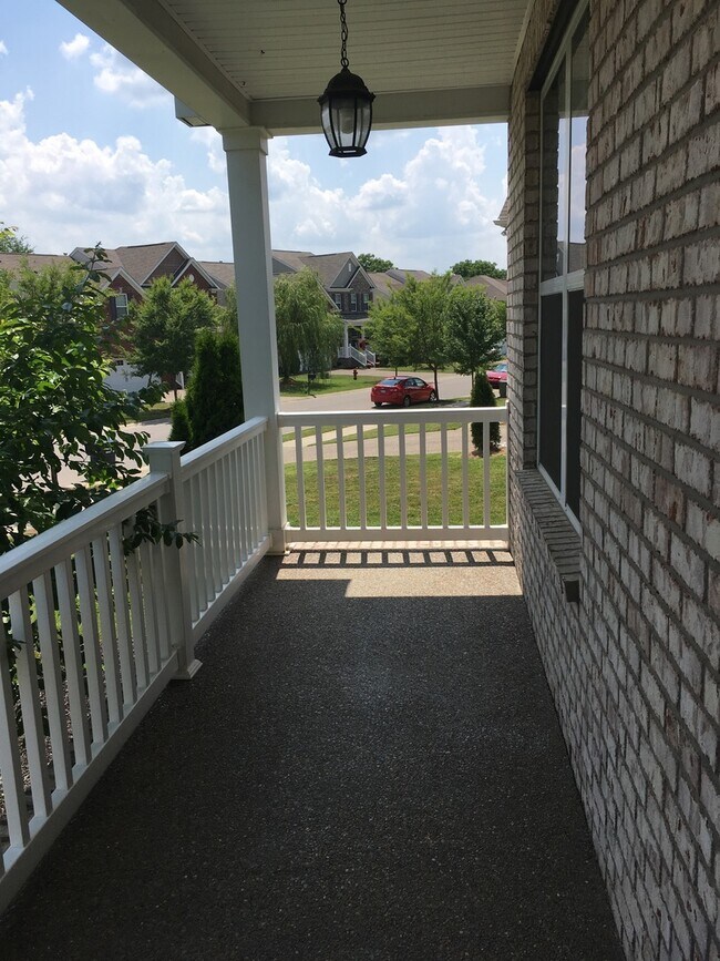 Building Photo - 3 bedroom/ 2.5 bath spacious home in Nolen...