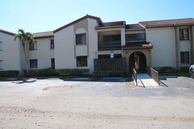 Building Photo - 8811 SW 123rd Ct
