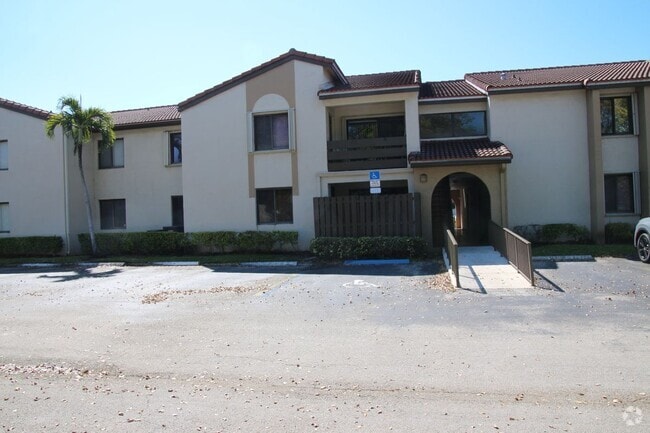Building Photo - 8811 SW 123rd Ct