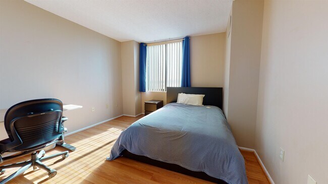 Building Photo - 505 Harmon Cove Tower