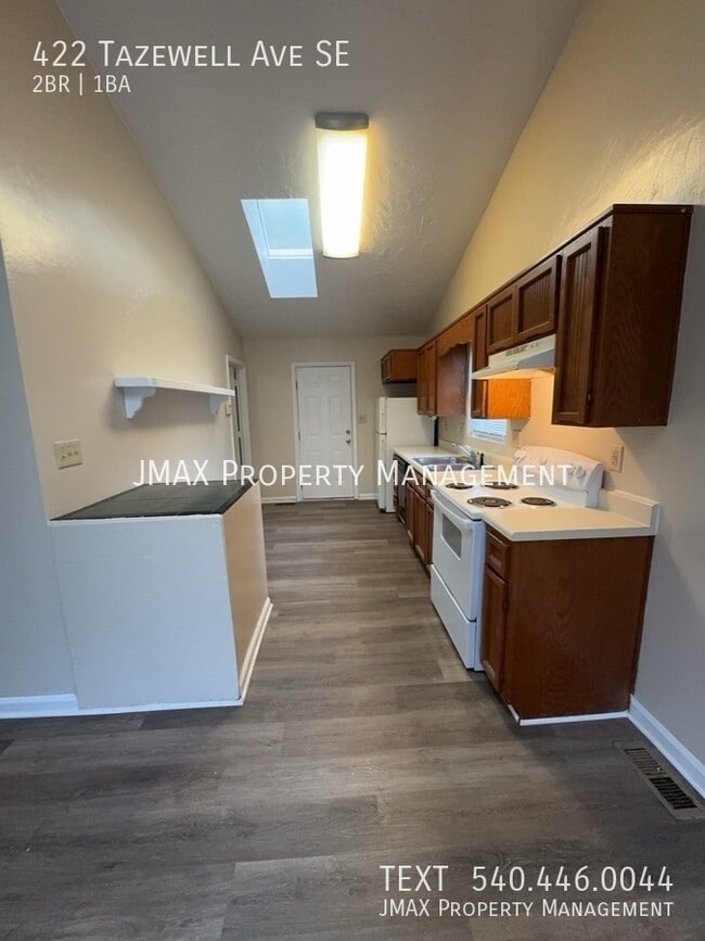 Building Photo - 422 Tazewell Ave SE