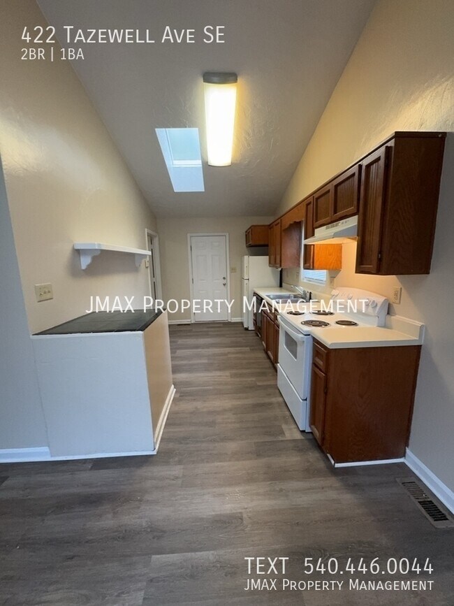 Foto del edificio - 422 Tazewell Ave SE