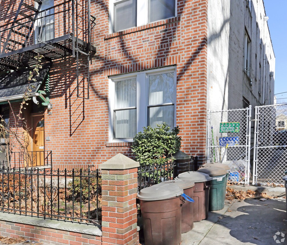 Primary Photo - 18-47 Ditmars Blvd