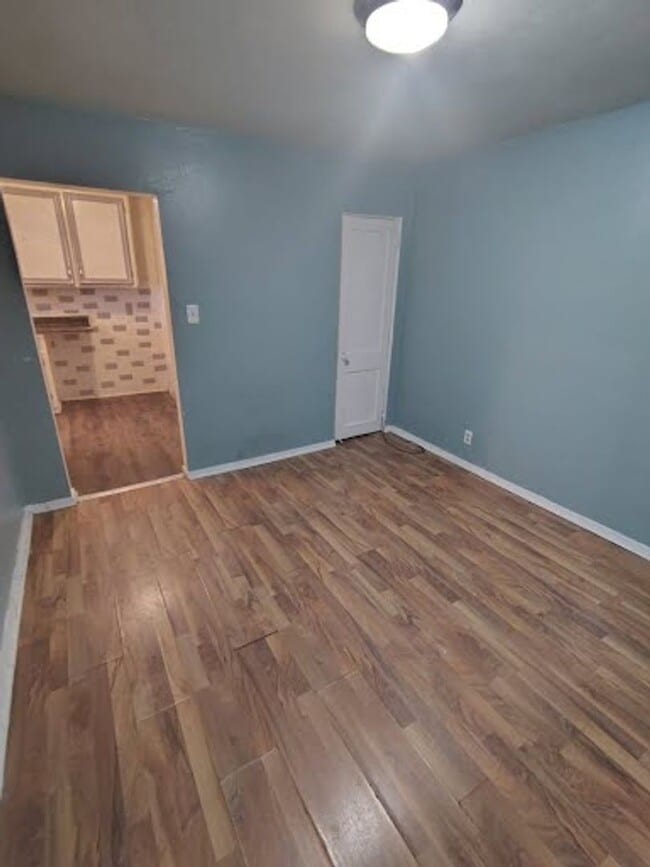 Building Photo - 508 W Maple St