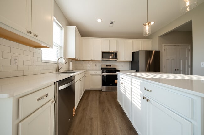 Building Photo - 15083 Athgoe Dr
