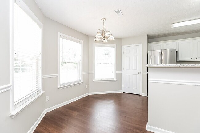 Foto del edificio - 1921 Stoney Meadow Dr