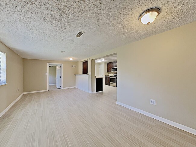 Building Photo - 8261 Greenleaf Cir
