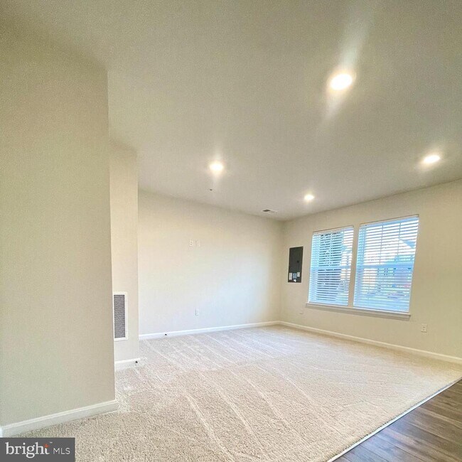 Building Photo - 2709 Princess Victoria Way