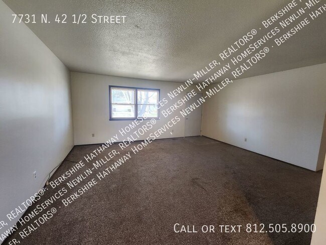 Building Photo - Northside 2 Bedroom Duplex with Attached G...