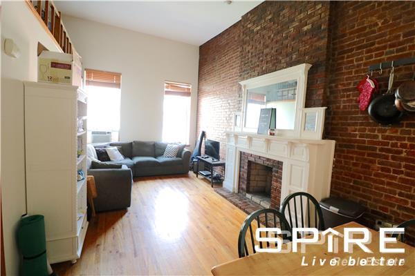 Building Photo - 130 W 74th St