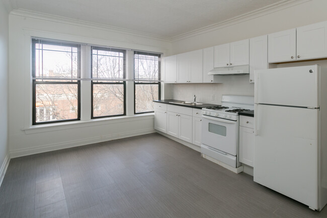 Kitchen - 5452 S. Ellis Avenue