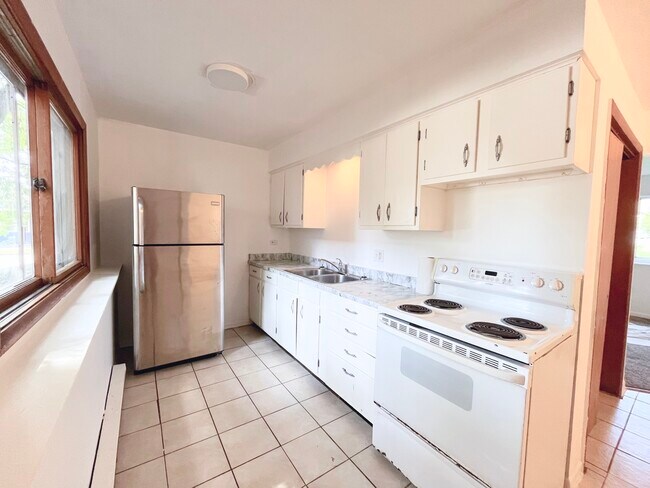 Foto del edificio - 639 McHenry Ave