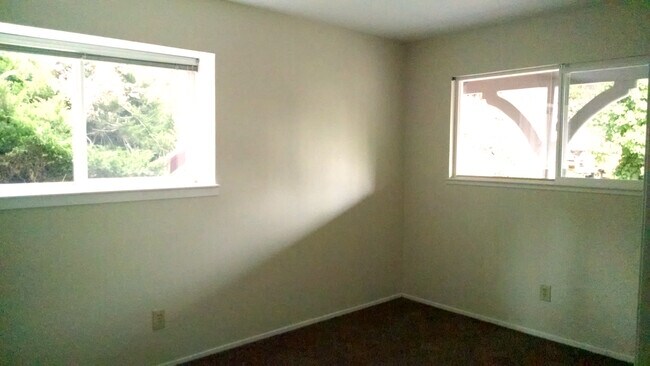 Front bedroom - 3755 Faye dr