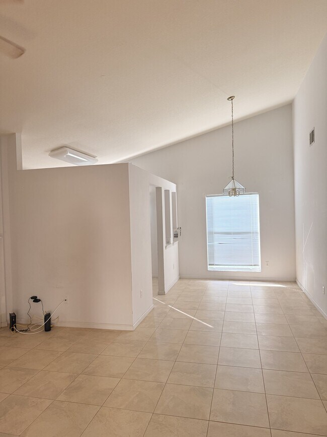 Building Photo - 3624 Idle Hour Dr